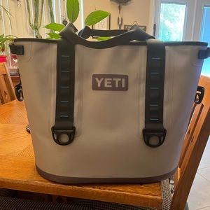 YETI HOPPER 30